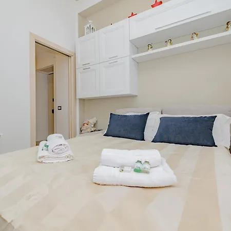 Apartment 2 Bedroom - Buzzi Hospital, Sempione, Mico, 100mt Metrom5