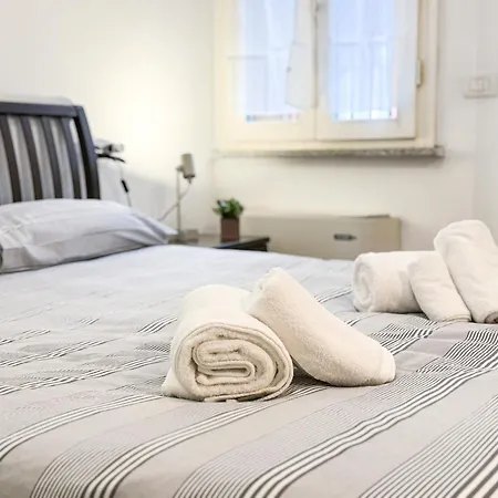 Casa Porpora - Milan, 2-bedroom, 5 Guests & Metro Access *