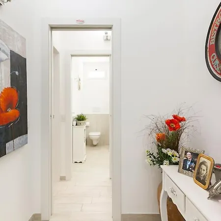 Elegant Triplex Townhouse With Luxe Terrace Milan