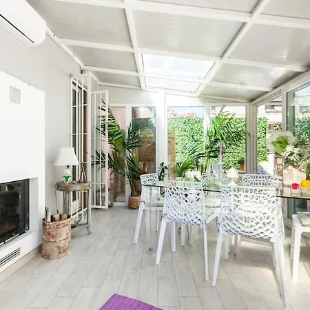 Elegant Triplex Townhouse With Luxe Terrace