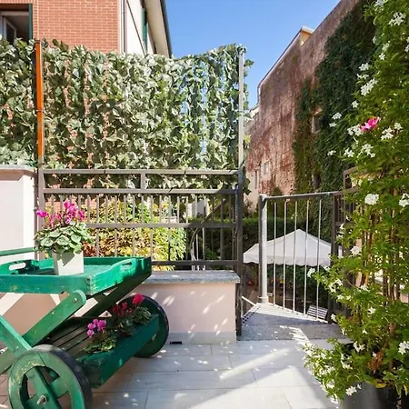 Elegant Triplex Townhouse With Luxe Terrace Milan