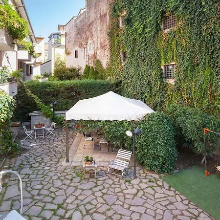 Elegant Triplex Townhouse With Luxe Terrace Milan