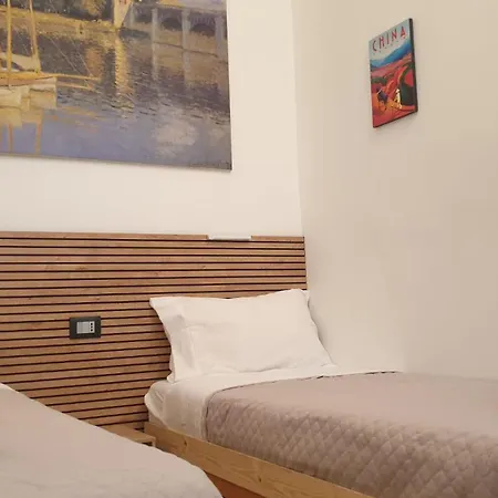 Apartment Your Lovely Home, Porta Venezia-1 Queen Bed, 3 Single Beds, 1 Sofa Bed- Milan