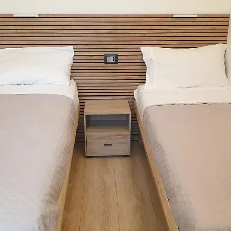 Your Lovely Home, Porta Venezia-1 Queen Bed, 3 Single Beds, 1 Sofa Bed- Apartment Milan
