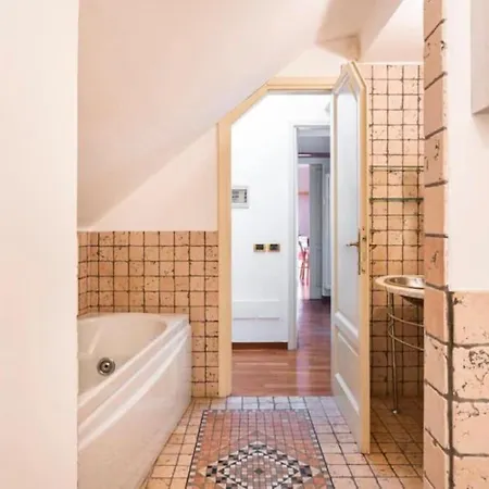 Parcheggio & Idromassaggio Brera アパート *