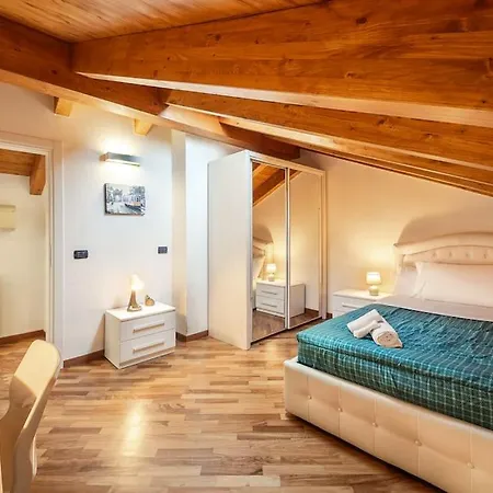 Ampio Quadrilocale Navigli/forum + Free Parking Apartment