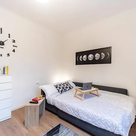 Daire Studio's Nest - Close To Metro And Linate Airport *