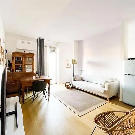 Garibaldi-isola - Moderno Bilocale Con Balcone Apartamento