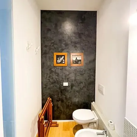 Garibaldi-isola - Moderno Bilocale Con Balcone Apartamento *