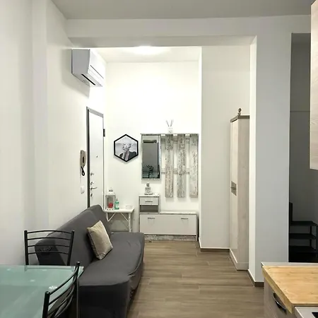 Bilocale In Bande Nere-metro Rossa Duomo Apartamento