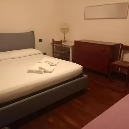 Comfortable Typical Old Style Apartament Mediolan