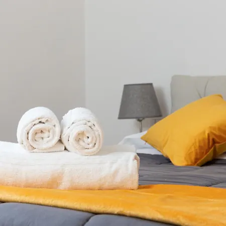 Artstay Exclusive Apt Near Train Metro, Parking *