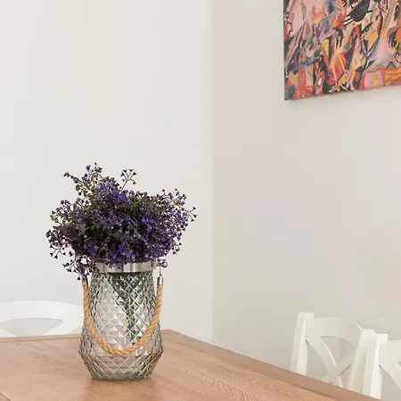 Artstay Exclusive Apt Near Train Metro, Parking Appartamento