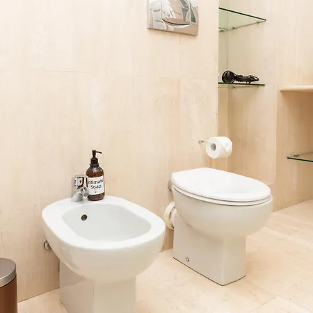 Artstay - Exclusive Apt, Free Parking, Metro, Tram