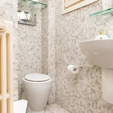 Daire Artstay - Exclusive Apt, Free Parking, Metro, Tram *