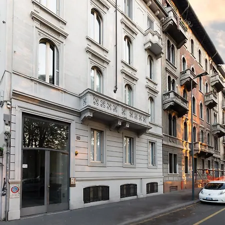 Appartement Fondazione Prada-navigli 15 Minutes To Duomo By Metro Milaan