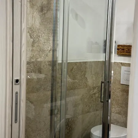 Regina In Corso Lodi - Sky Tv, Wifi E Breakfast Box Appartamento Milano