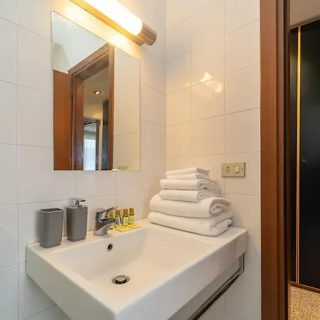 5 Giornate Apt Con Terrazzo E Garage Privato *