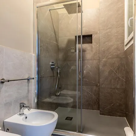 Stayeasy Quadronno33 - 3 Bedrooms, 2 Baths - Duomo Walking Distance *