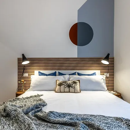 Stayeasy Quadronno33 - 3 Bedrooms, 2 Baths - Duomo Walking Distance * Milan