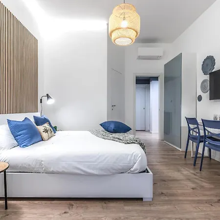 Stayeasy Quadronno33 - 3 Bedrooms, 2 Baths - Duomo Walking Distance Apartment