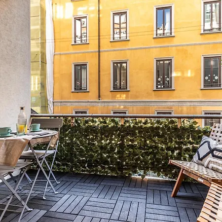 Stayeasy Quadronno33 - 3 Bedrooms, 2 Baths - Duomo Walking Distance * Milan
