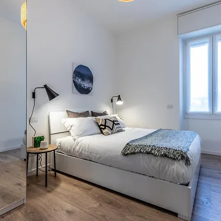 Stayeasy Quadronno33 - 3 Bedrooms, 2 Baths - Duomo Walking Distance Apartment Milan