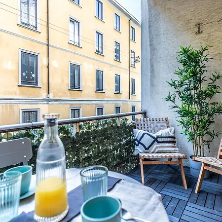 Apartment Stayeasy Quadronno33 - 3 Bedrooms, 2 Baths - Duomo Walking Distance