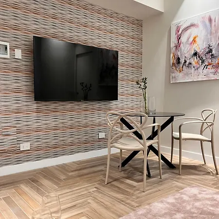 Yls Luxury 2 Apartment