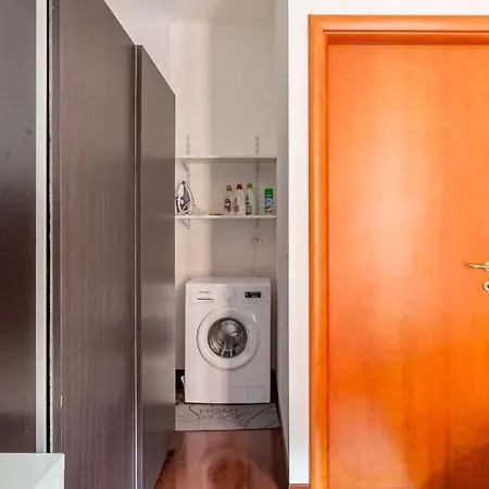 Modern In Next To Metro M5 - Sarca 73 *