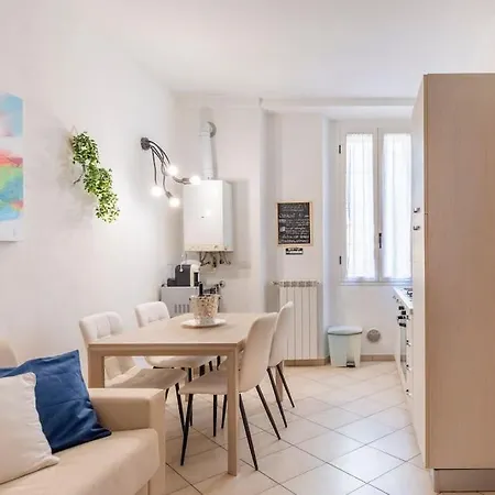 Modern In Next To Metro M5 - Sarca 73 *