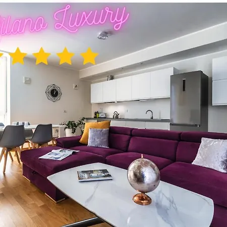 Apartment 5 Min Walk From Subway Elegant & Modern Milan