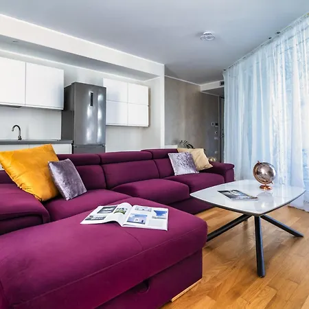 Lejlighed 5 Min Walk From Subway Elegant & Modern