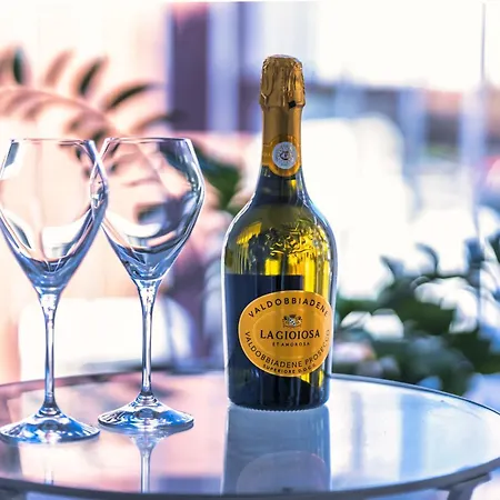 5 Min Walk From Subway Elegant & Modern Apartment Mailand