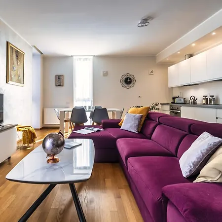5 Min Walk From Subway Elegant & Modern Mailand