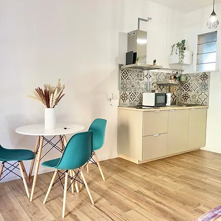 Charm House Apartment *