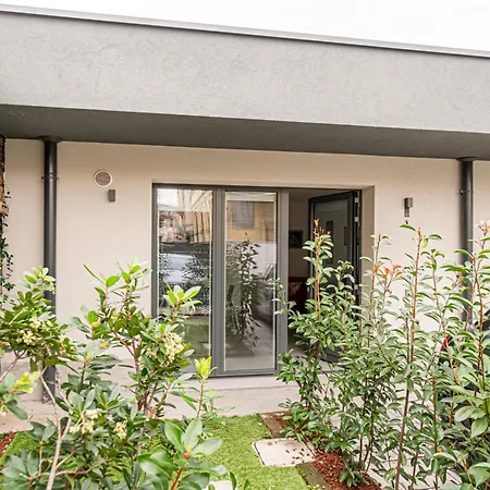 Urban Garden Lofts By Blue Velvet Livings דירה *