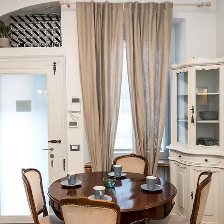 Shortmi Borsieri Milão