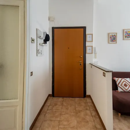 Elegant Near Metro Porta Romana,3 Fermate Subway-stop A Duomo, Wifi-netflix Free Apartment Milan