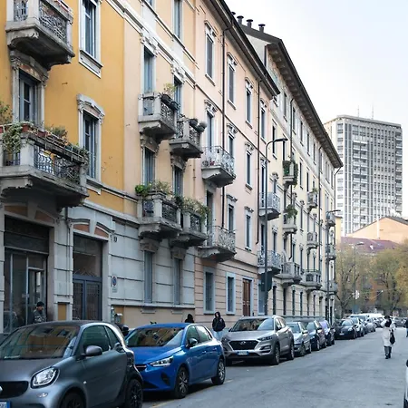 Elegant Near Metro Porta Romana,3 Fermate Subway-stop A Duomo, Wifi-netflix Free Apartment *