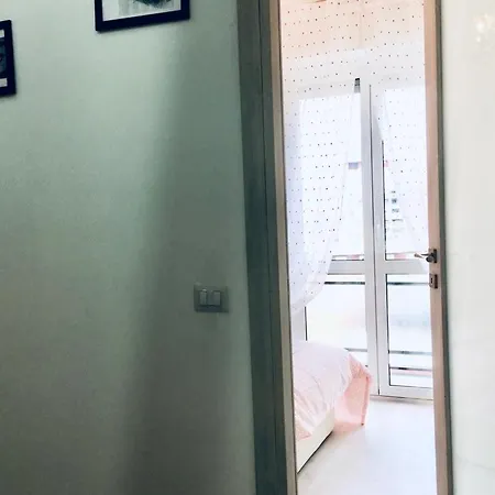 Lovely Flats Close To The Metro *