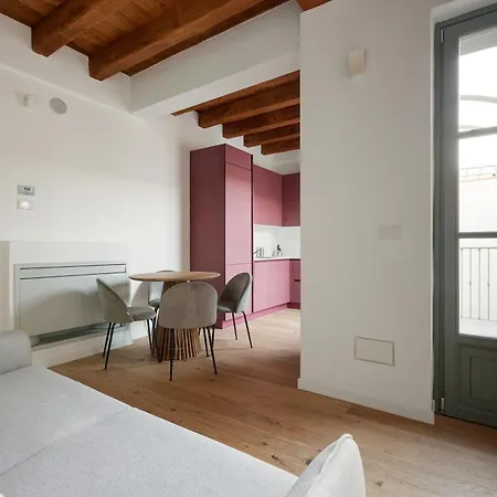 Appartamento Guesthost - Modern In With Balcony
