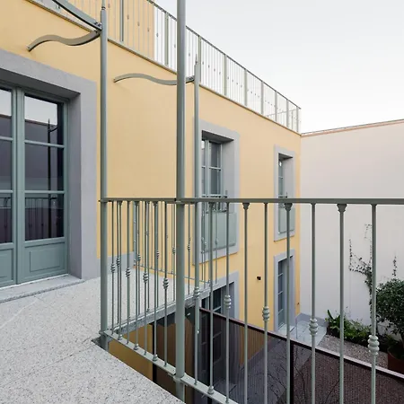 Guesthost - Modern In With Balcony Διαμέρισμα