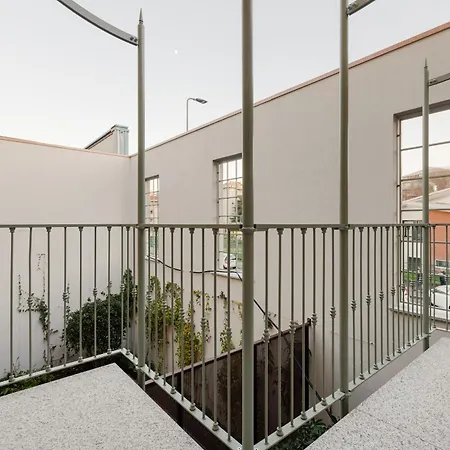 Guesthost - Modern In With Balcony Апартаменты Милан