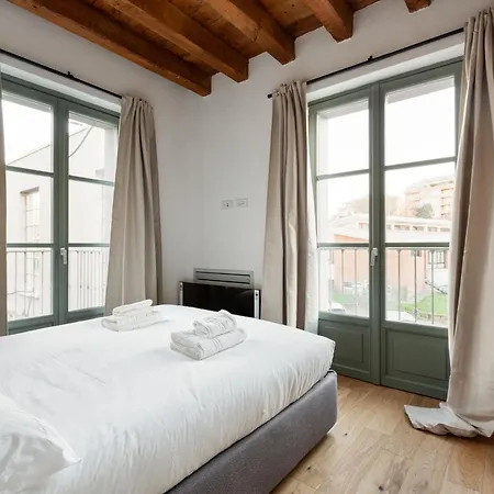 Guesthost - Modern In With Balcony Appartamento