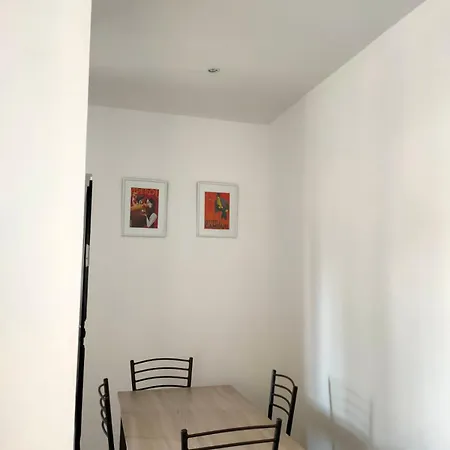 Bilocale Metro 4 - Linate Airport E Duomo 10 Min Apartment