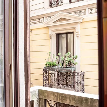 Superhouse Piazza Duomo Area Apartment Milan