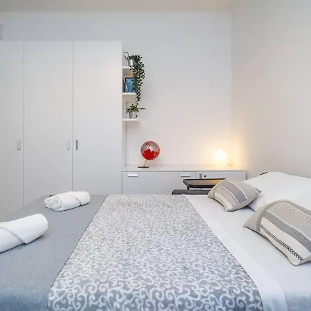 Comfort Business Suite, Wi-fi & 3 Stops From Duomo Apartmán *