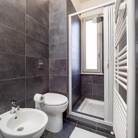 Comfort Business Suite, Wi-fi & 3 Stops From Duomo Apartman *