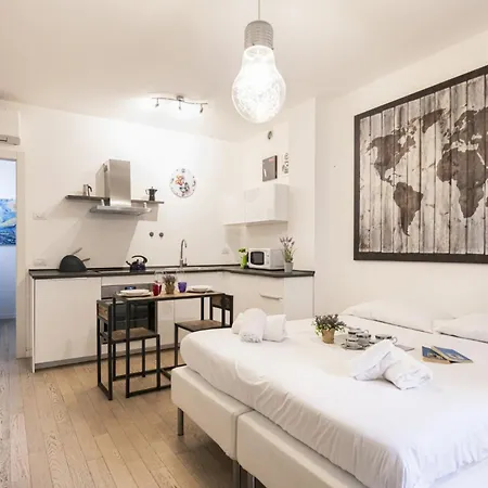 Easylife - Stile Navigli Con Terrazzo Daire *